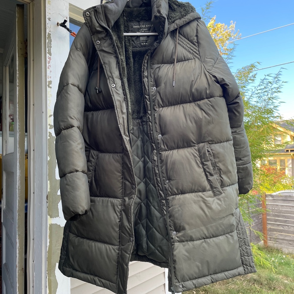 Super warm American eagle puffer coat with hood